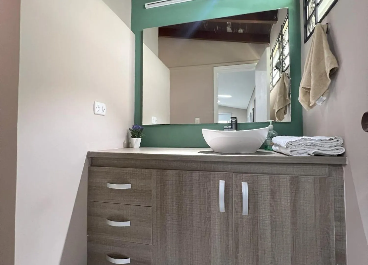 Appartement Hospedaje Cerca A Centro Comercial De Santafe A104 By Roots Rentals Medellín Colombia