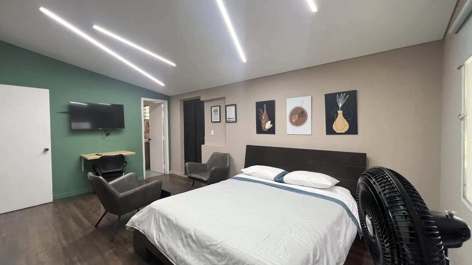 Hospedaje Cerca A Centro Comercial De Santafe A104 By Roots Rentals 메딜린 0*,  콜롬비아