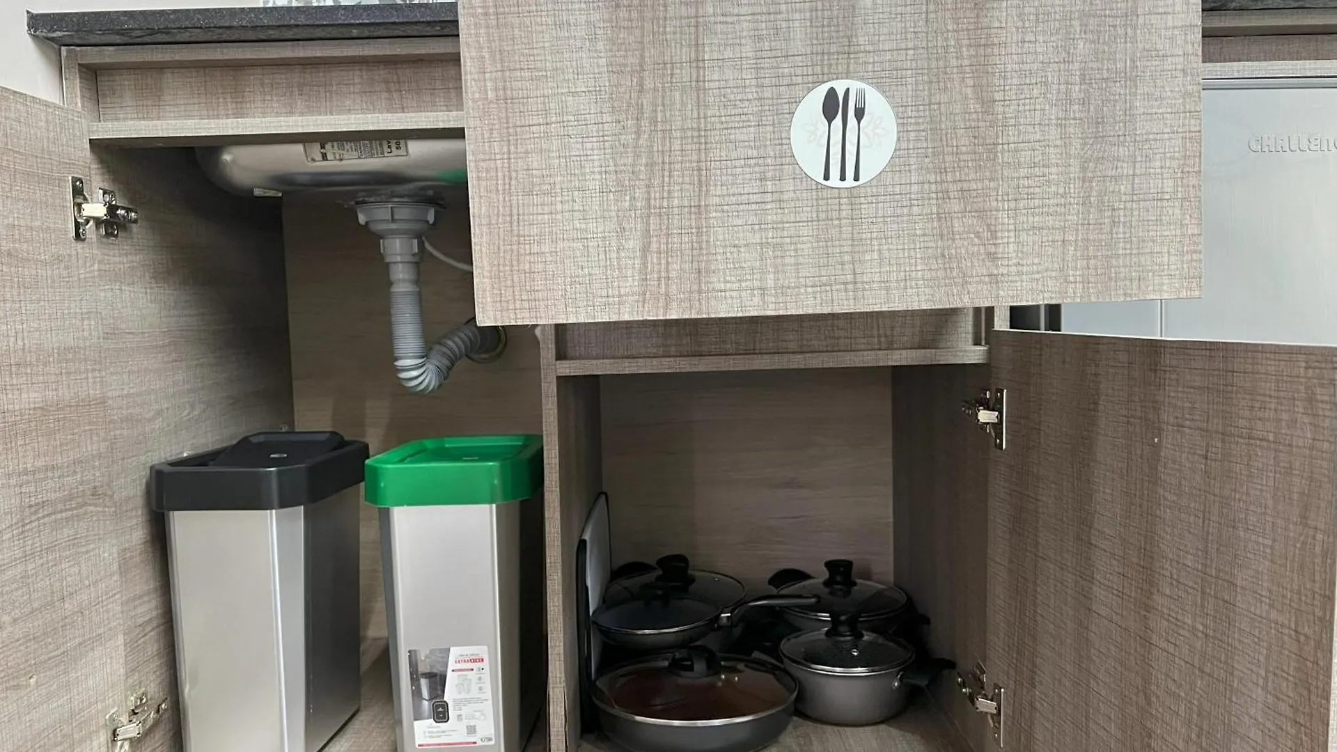 Hospedaje Cerca A Centro Comercial De Santafe A104 By Roots Rentals Medellín 0*,  Colombia